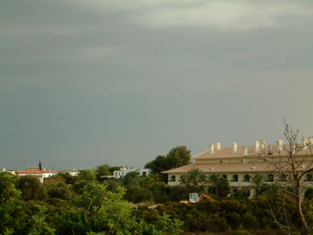 gal/Newsletters/October_2005/Storm over hotel.JPG